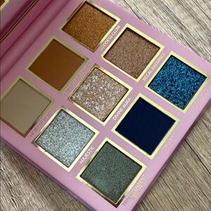 Eloise Goddess Eyeshadow Palette with Gold and Blue Shades